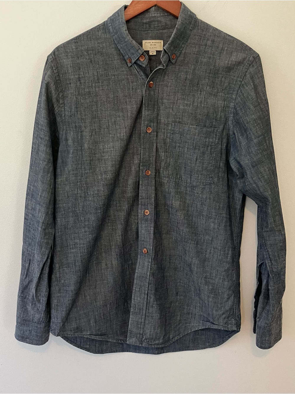 Club Monaco Mens Sz. Medium Slim Fit Blue Chambray Button-Down Shirt 100% Cotton